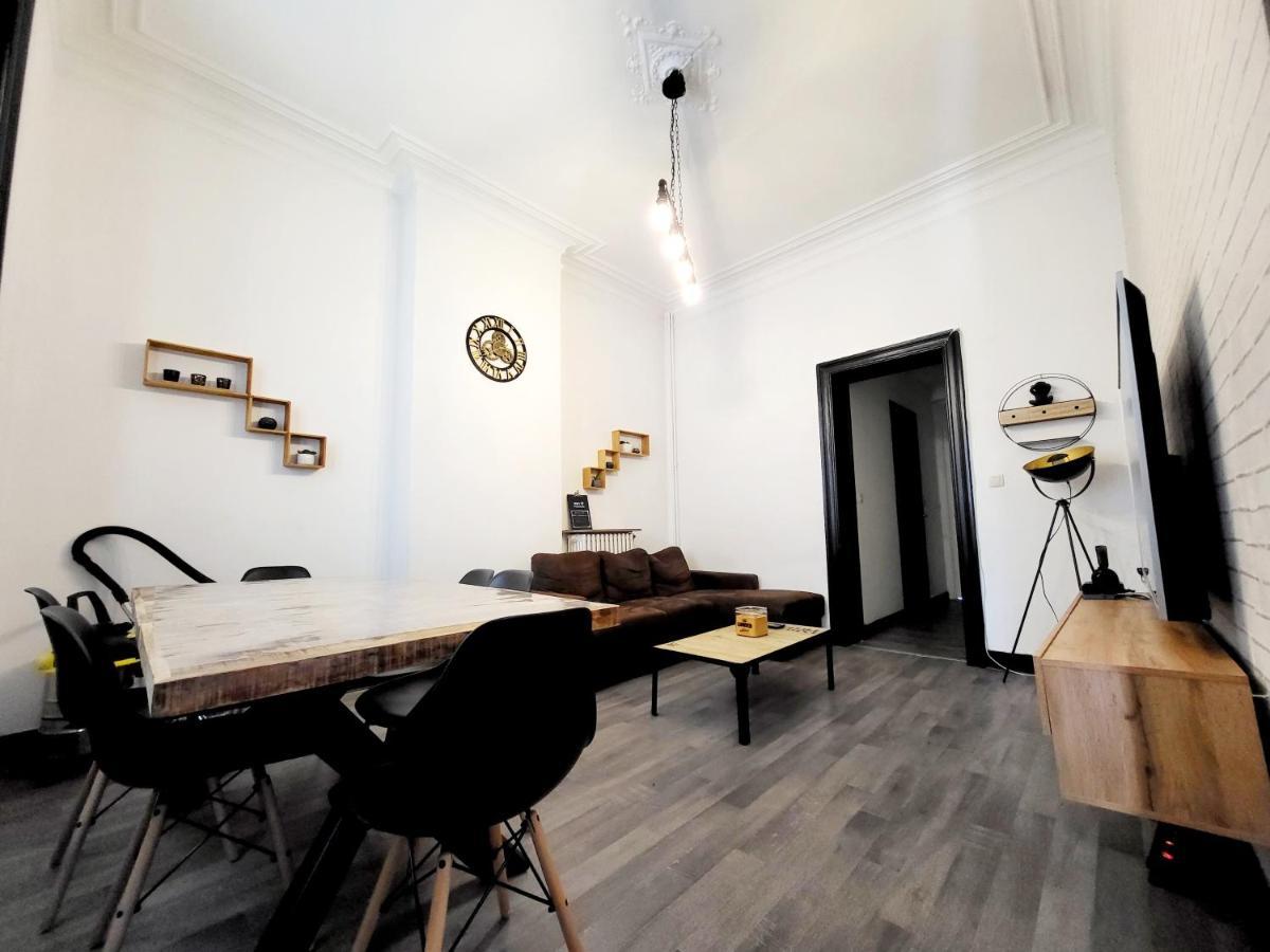 Private Room In Center Of ชาร์เลอรัว ภายนอก รูปภาพ