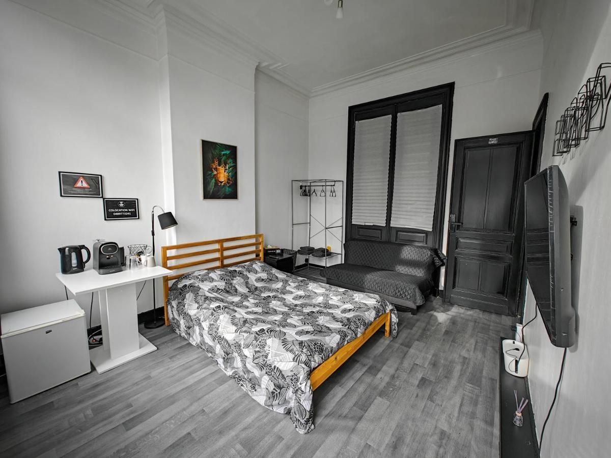 Private Room In Center Of ชาร์เลอรัว ภายนอก รูปภาพ